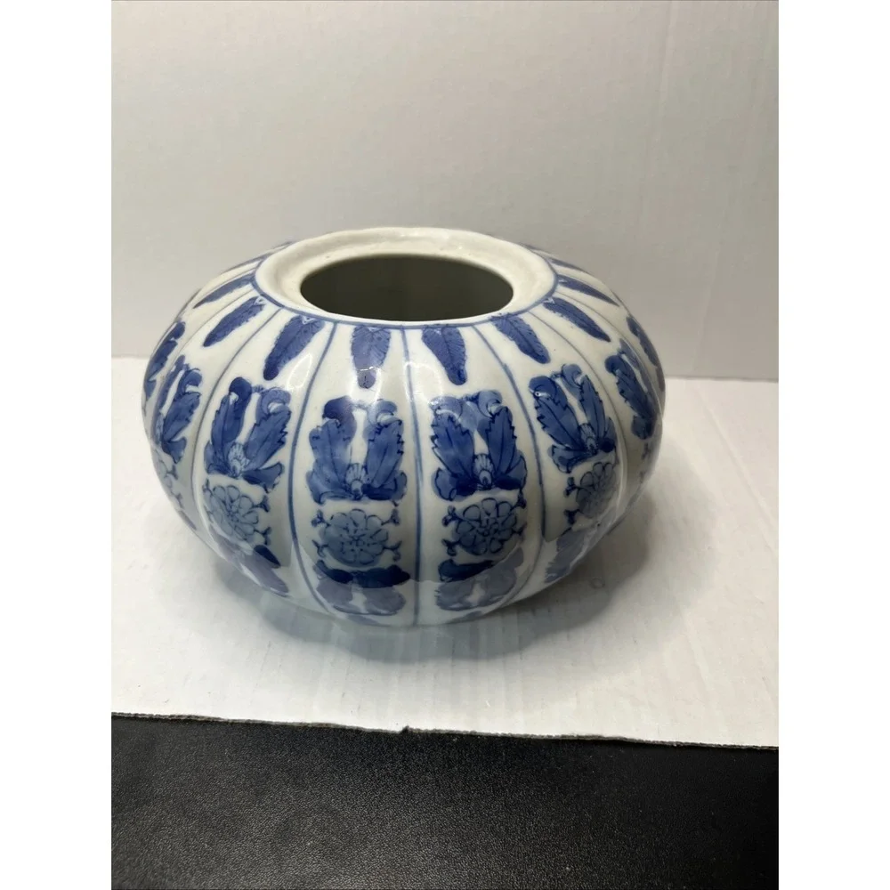 Vintage Chinese Blue And White Porcelain  Fluted Ginger Jar Chinoiserie